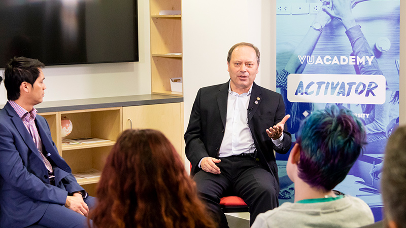 A VU alumnus speaks to an audience.