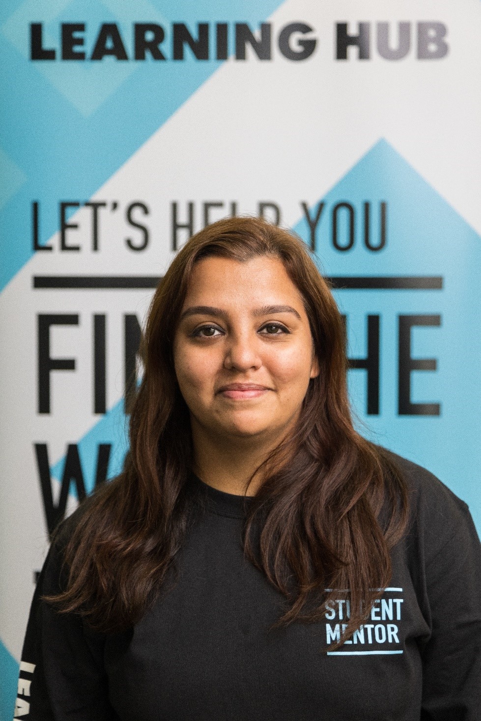  headshot of Meena, a student mentor at VU