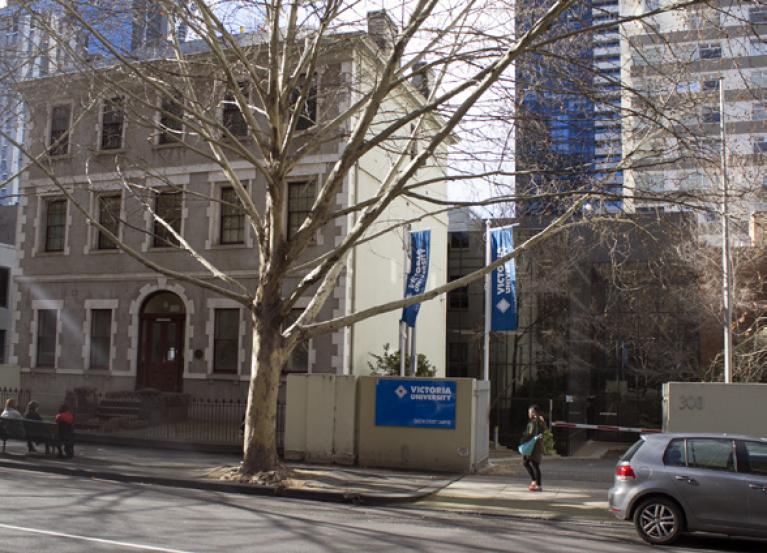 300 Queen St