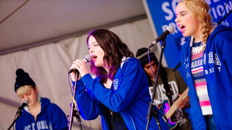 VU female students perform music at o-fest